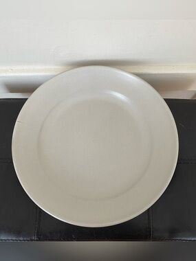 $75 New Heath Ceramics Chez Panisse Line Sand Color Main Plate 11" diameter 813